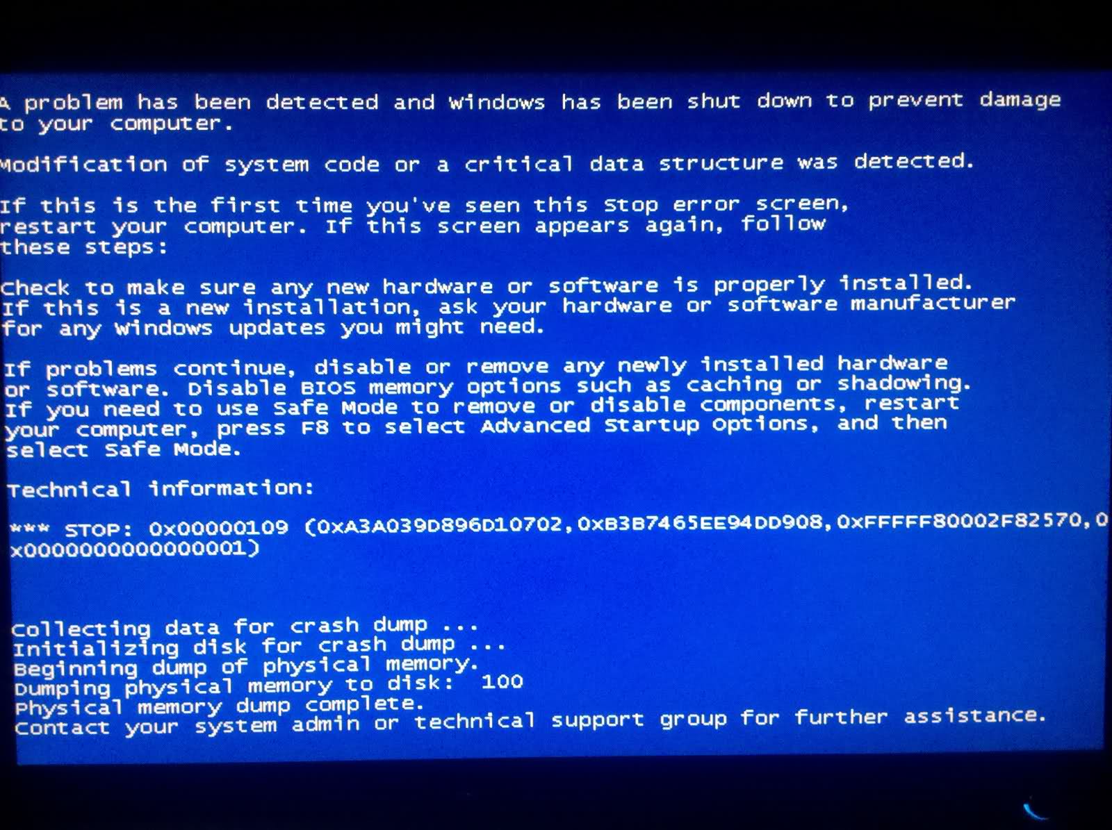 Unii utilizatori de Windows au raportat această eroare, care apare de obicei pe ecran în timpul inițializării sistemului: